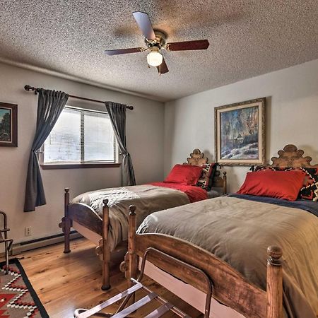 Downtown Red River Retreat With Mtn Views And Yard Екстериор снимка