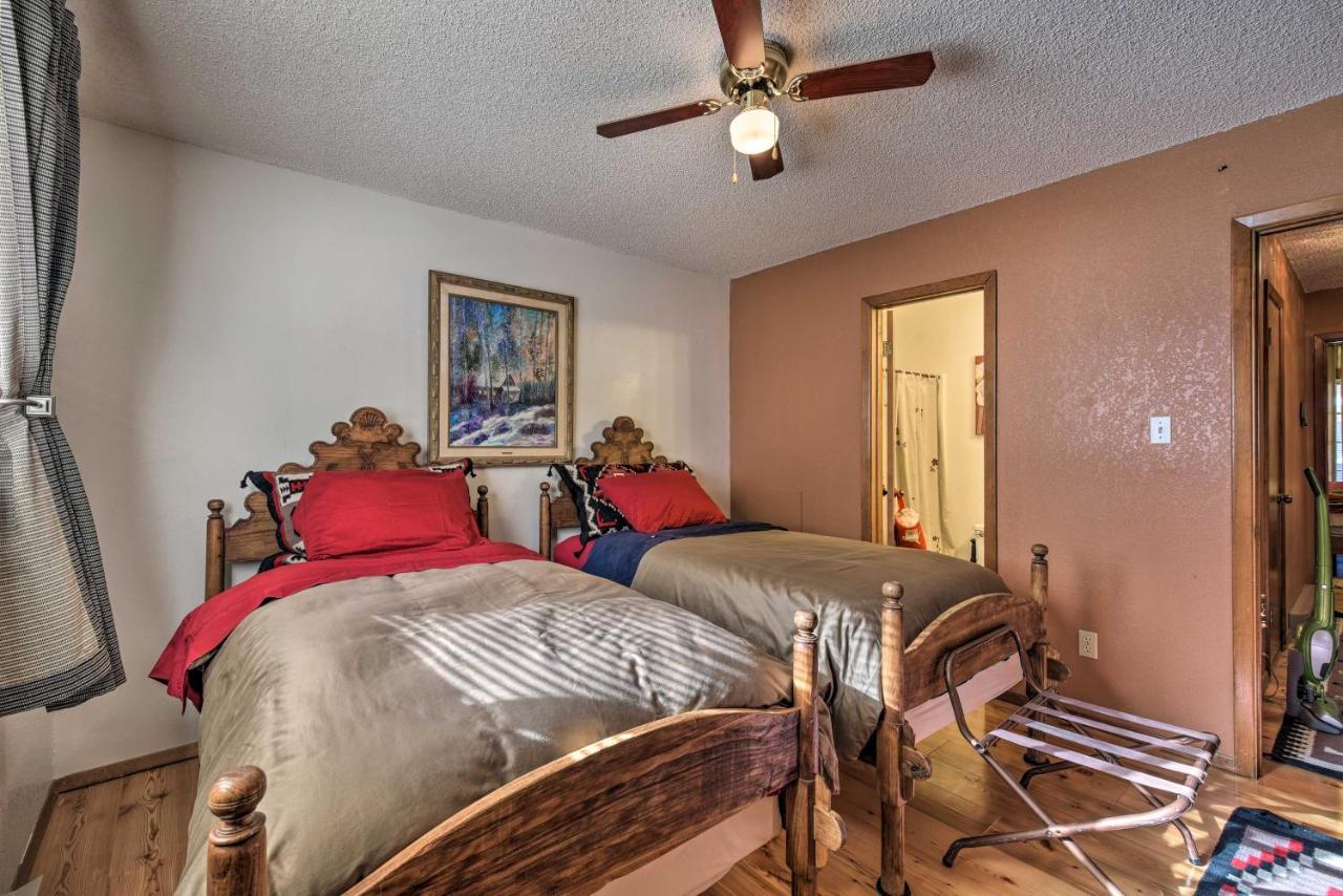 Downtown Red River Retreat With Mtn Views And Yard Екстериор снимка