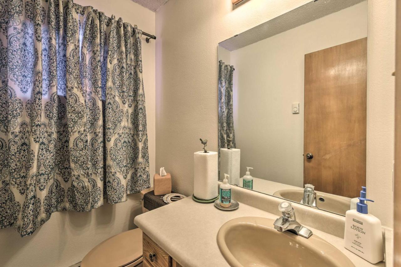 Downtown Red River Retreat With Mtn Views And Yard Екстериор снимка