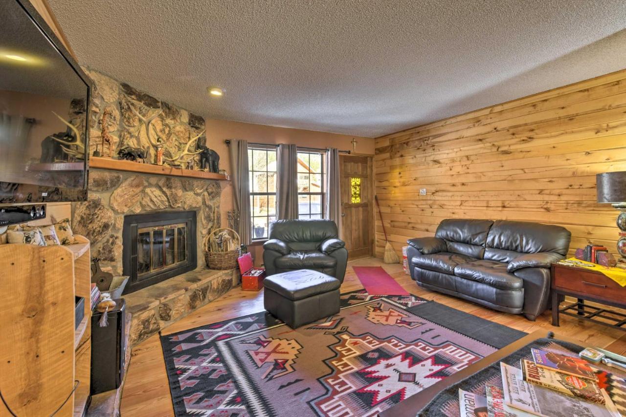 Downtown Red River Retreat With Mtn Views And Yard Екстериор снимка
