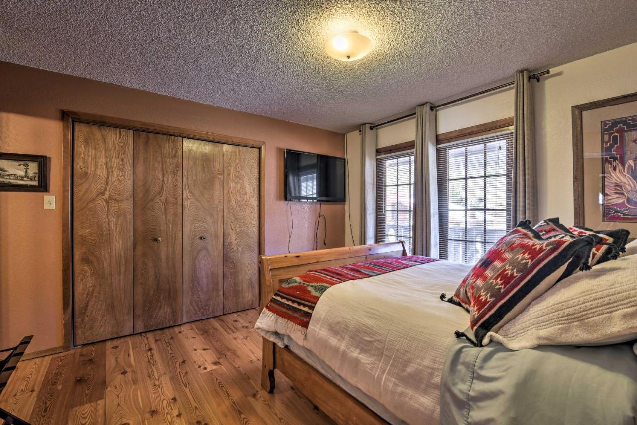 Downtown Red River Retreat With Mtn Views And Yard Екстериор снимка