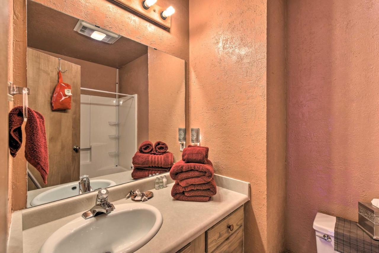 Downtown Red River Retreat With Mtn Views And Yard Екстериор снимка