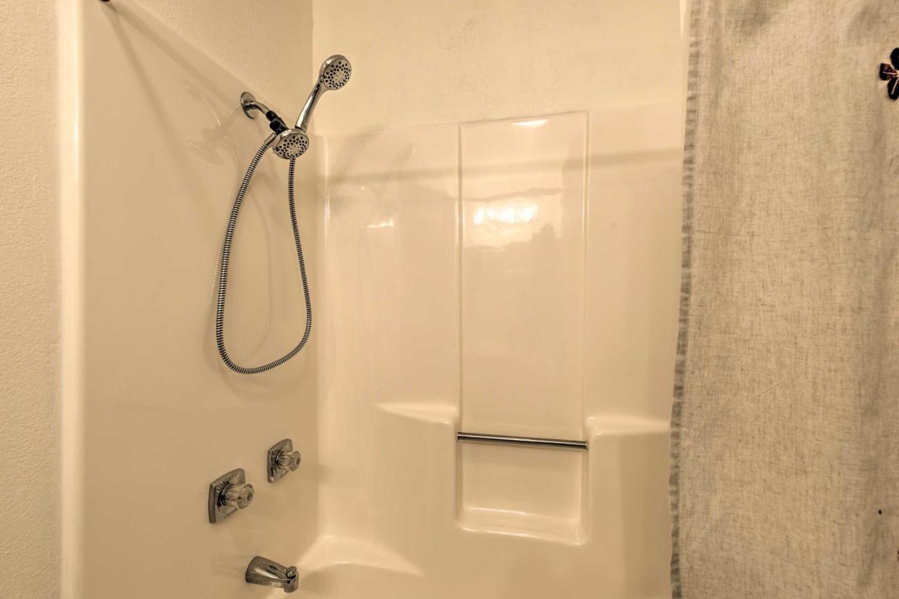 Downtown Red River Retreat With Mtn Views And Yard Екстериор снимка