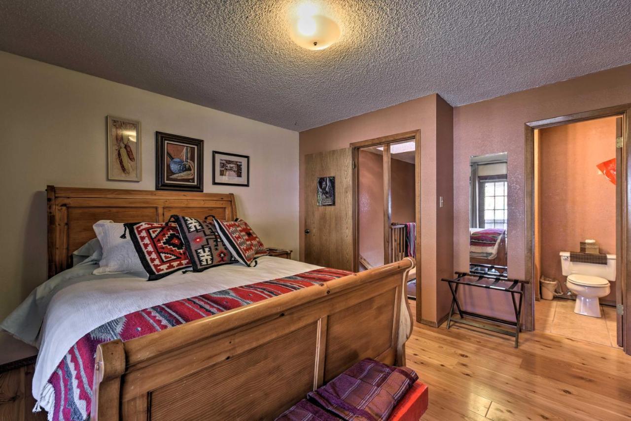 Downtown Red River Retreat With Mtn Views And Yard Екстериор снимка