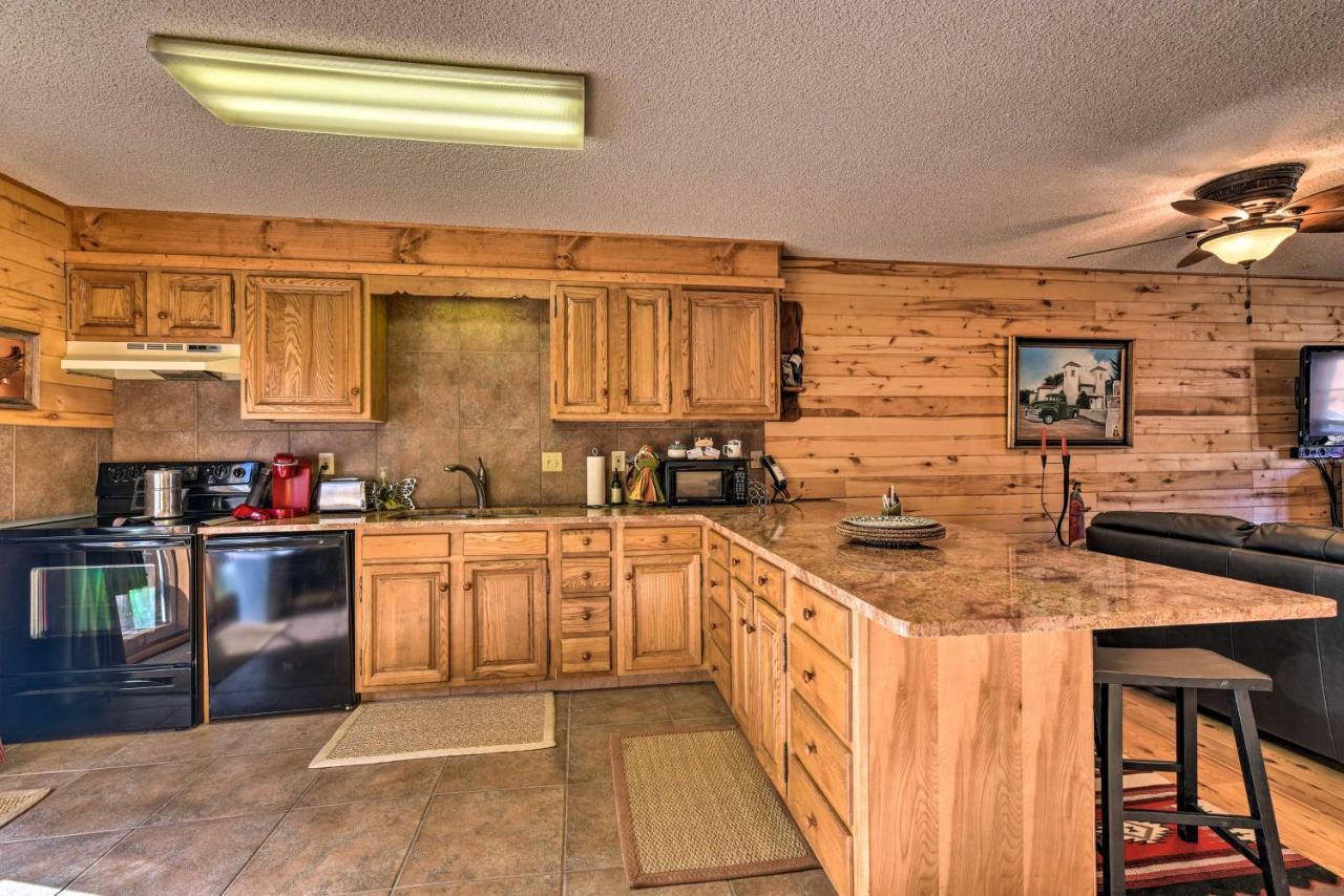 Downtown Red River Retreat With Mtn Views And Yard Екстериор снимка